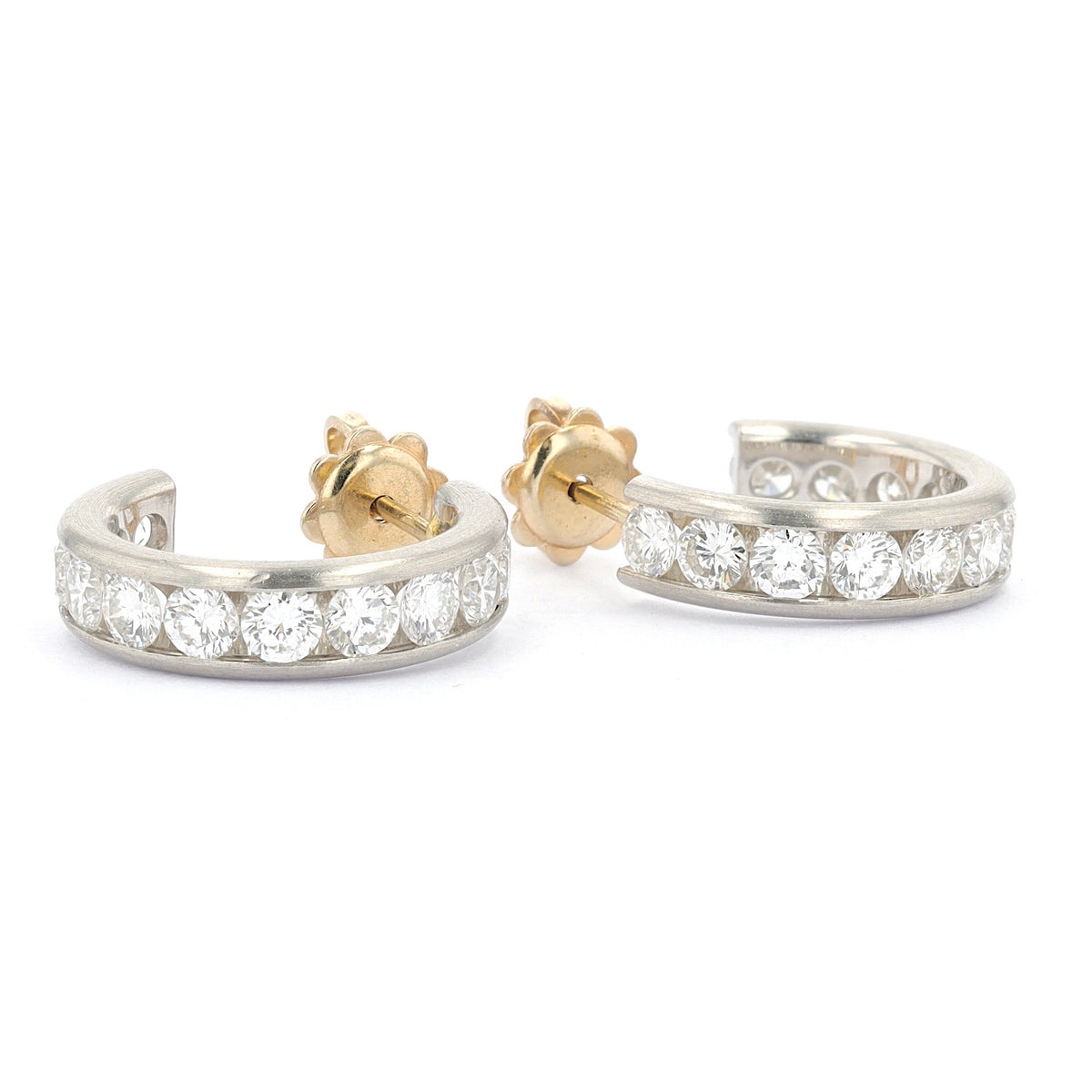 1 Paar Vintage Kreolen aus 950er Platin mit gesamt ca. 3,3 ct Brillanten, liegend rechts gedreht