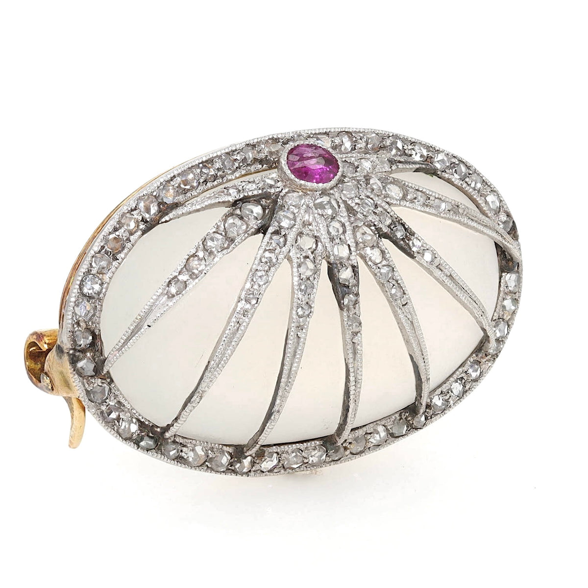 Art Deco Brosche aus 750er Rotgold/Platin mit einem Mondstein, Diamanten und einem Rubin, liegend rechts gedreht