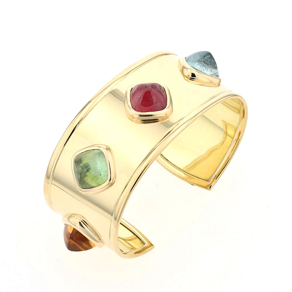 Designer-Armreif aus 750er Gelbgold mit Amethyst, Aquamarin, Rubellit, grünem Turmalin und Citrin, stehend rechts