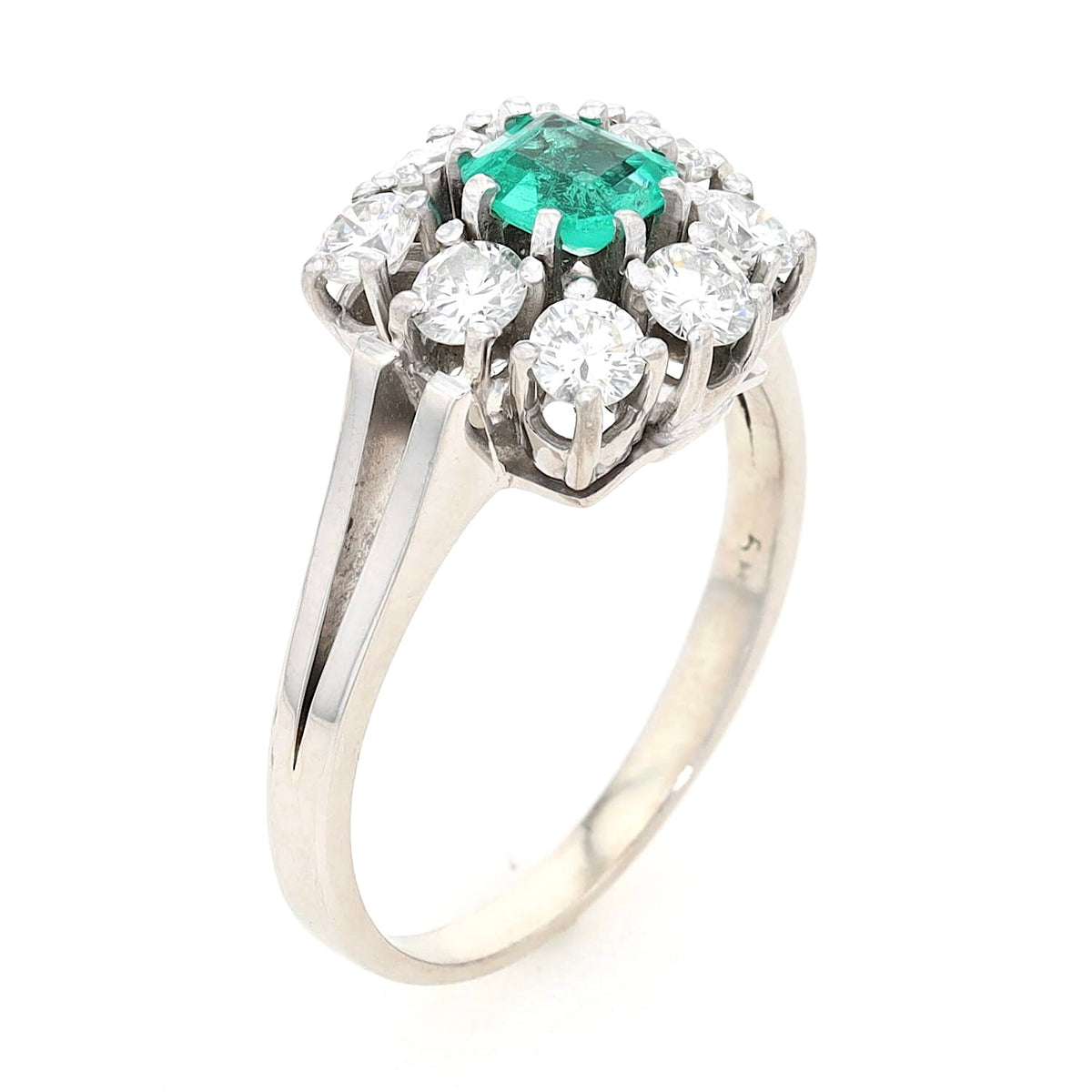 RIng in 750er Weißgold mit einem Smaragd und Brillanten gesamt ca. 0,90 ct, Stehend
