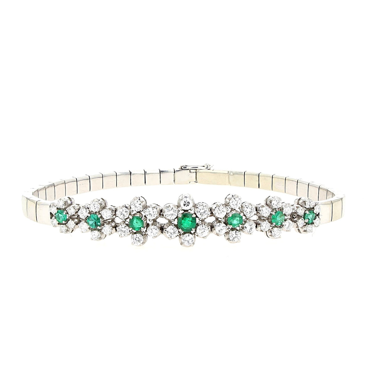 Armband in 750er Weißgold mit Diamanten, Brillanten und Smaragden, liegend geschlossen frontal von vorne