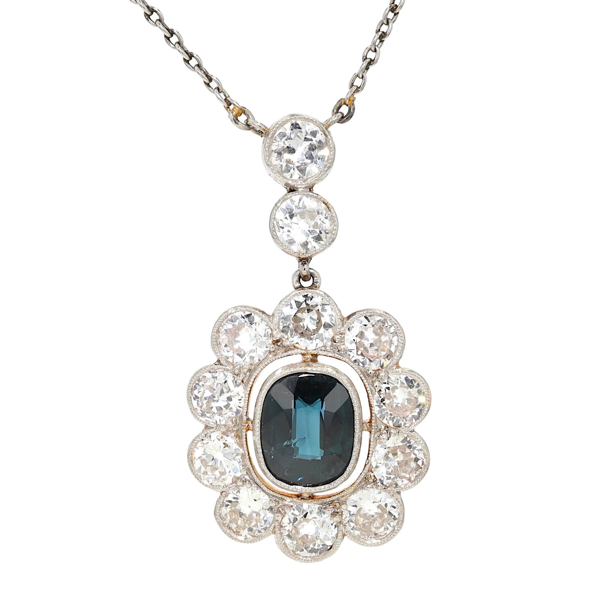 Art Déco Kette aus Platin und 585er Gelbgold mit einem blauen Saphir ca. 1,4 ct und Diamanten mit ca. 2,0 ct, hängend frontal