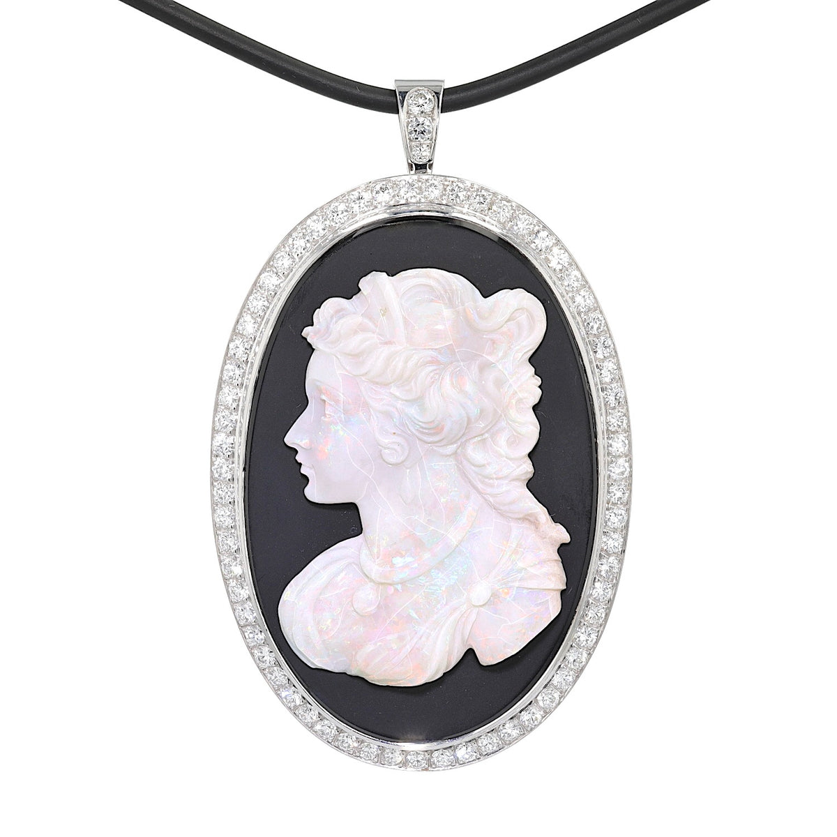 Anhänger in 750er Weißgold mit Onyxplatte, Edelopal und Brillanten, hängend frontal