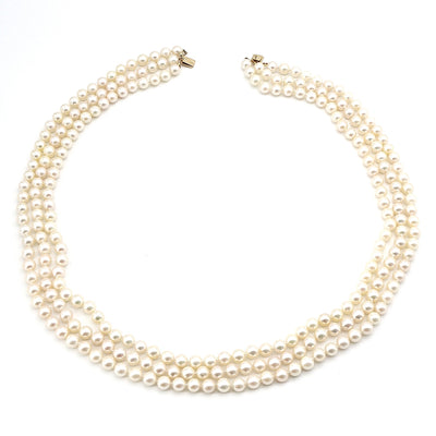 Großes Zuchtperlencollier mit einem Goldschloss, Frankreich um 1800 mit Diamanten, liegend Draufsicht 2