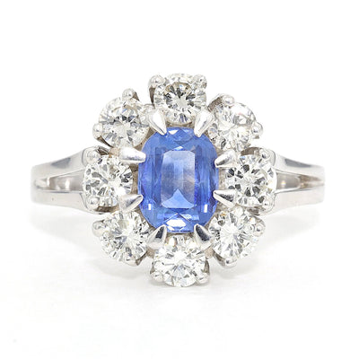 Ring in 750er Weißgold mit einem Saphir und Brillanten, liegend frontal