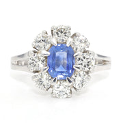 Ring in 750er Weißgold mit einem Saphir und Brillanten, liegend frontal