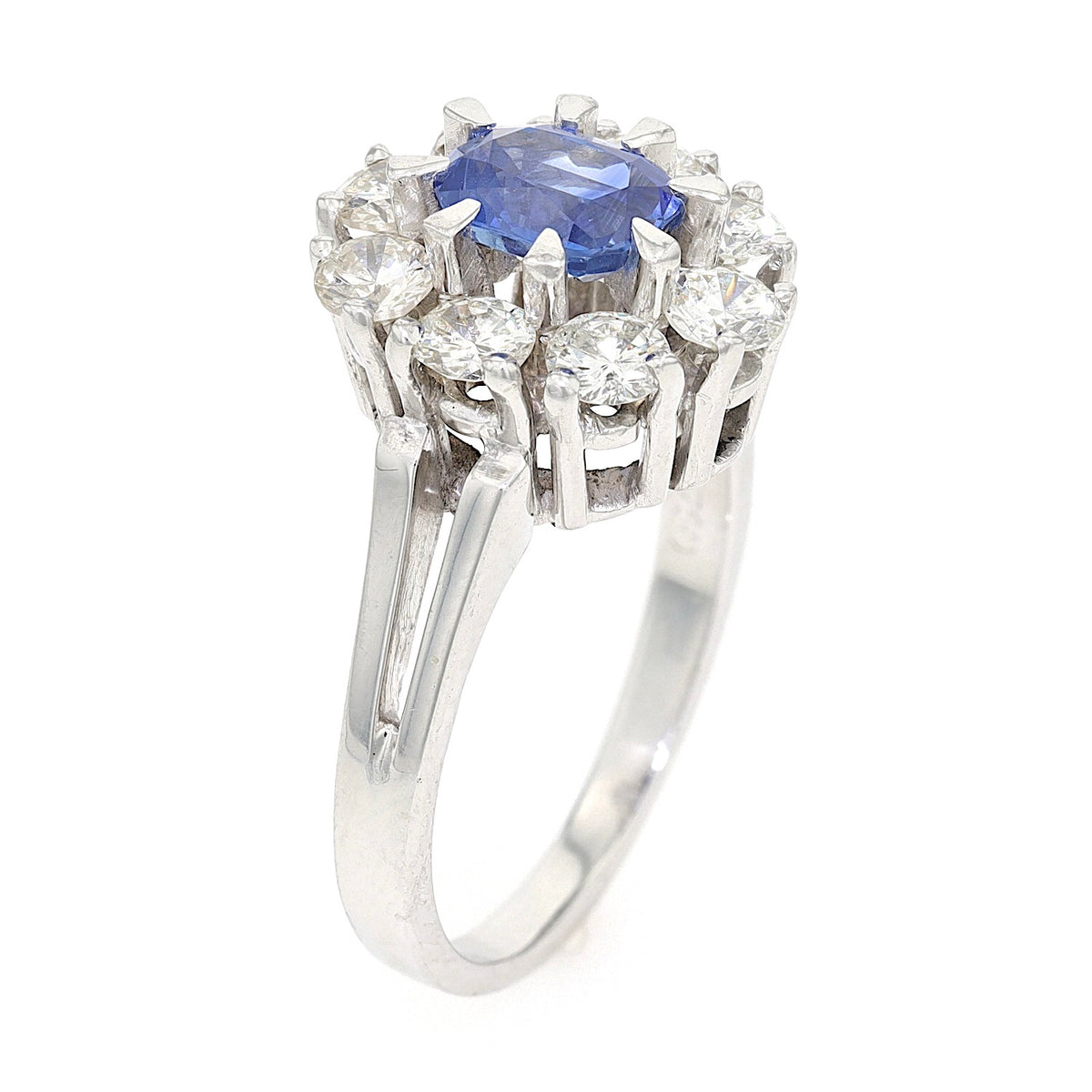 Ring in 750er Weißgold mit einem Saphir und Brillanten, stehend