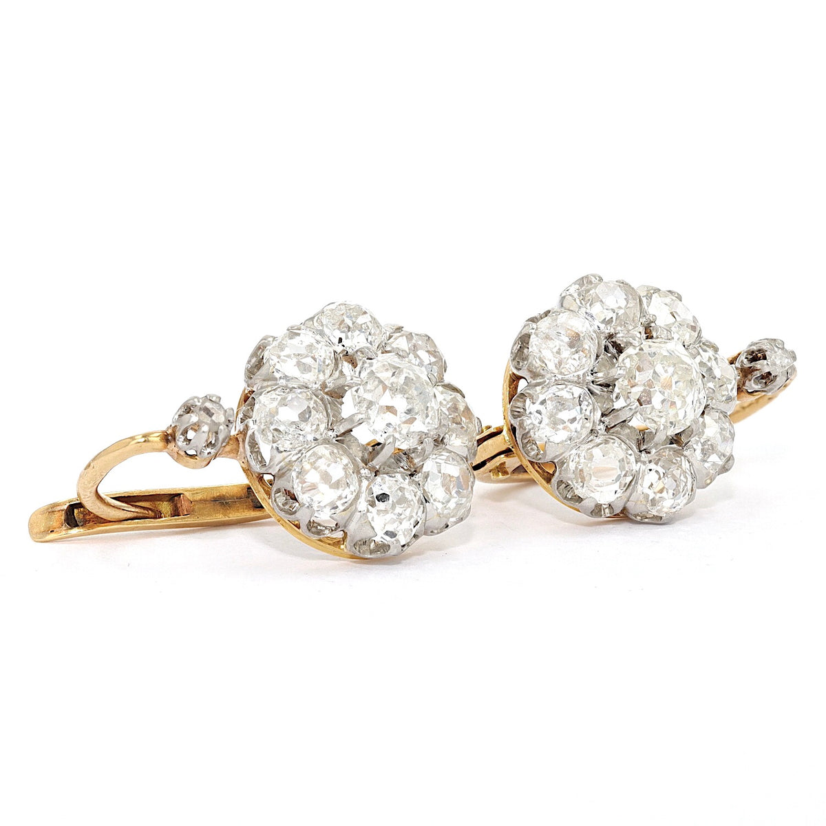 1 Paar Ohrringe, Frankreich um 1910 in 750er Gelbgold, Platin mit Diamanten, liegend rechts gedreht