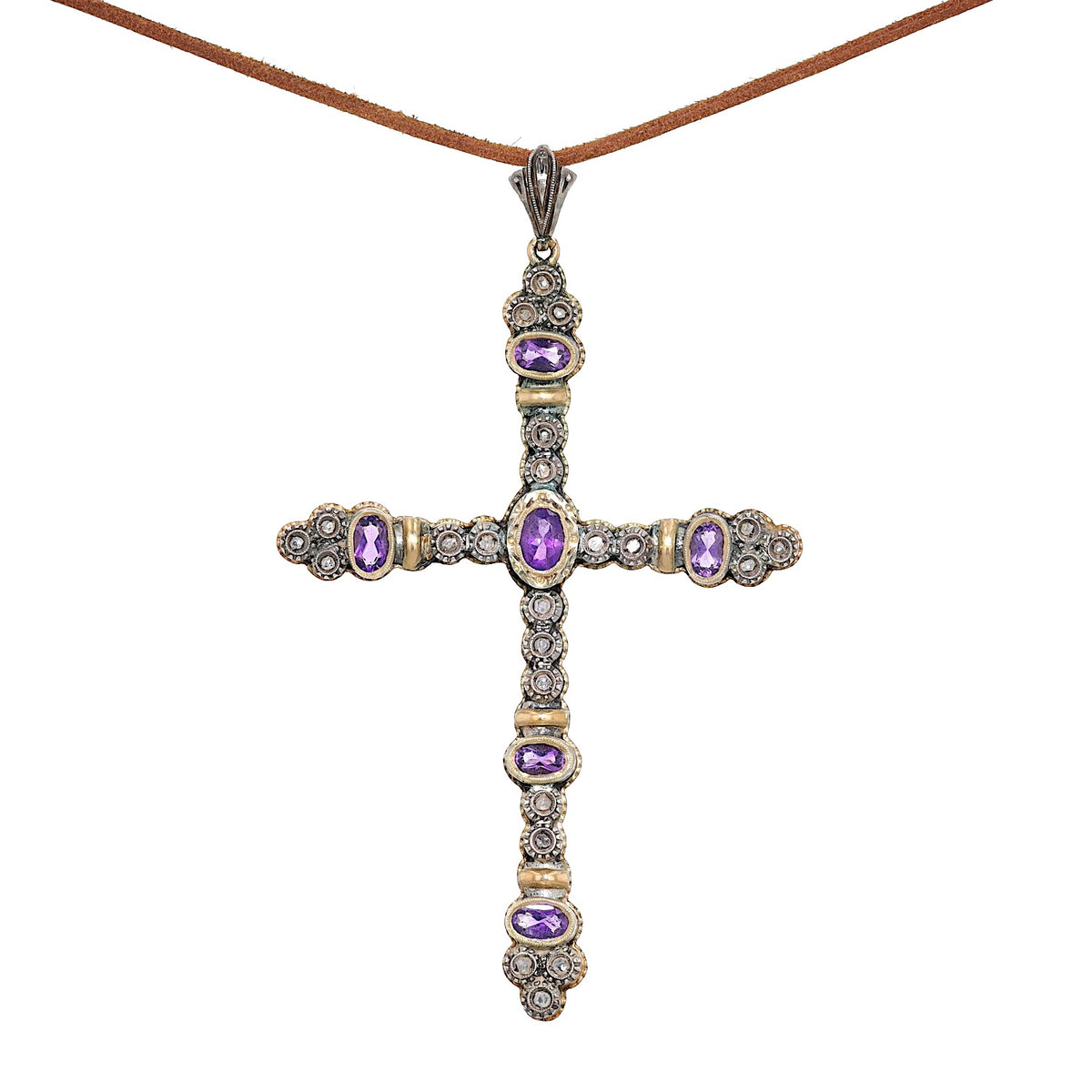 Großer Kreuz-Anhänger um 1910 in 585er Gold, Silber mit Amethysten und Diamanten, hängend frontal