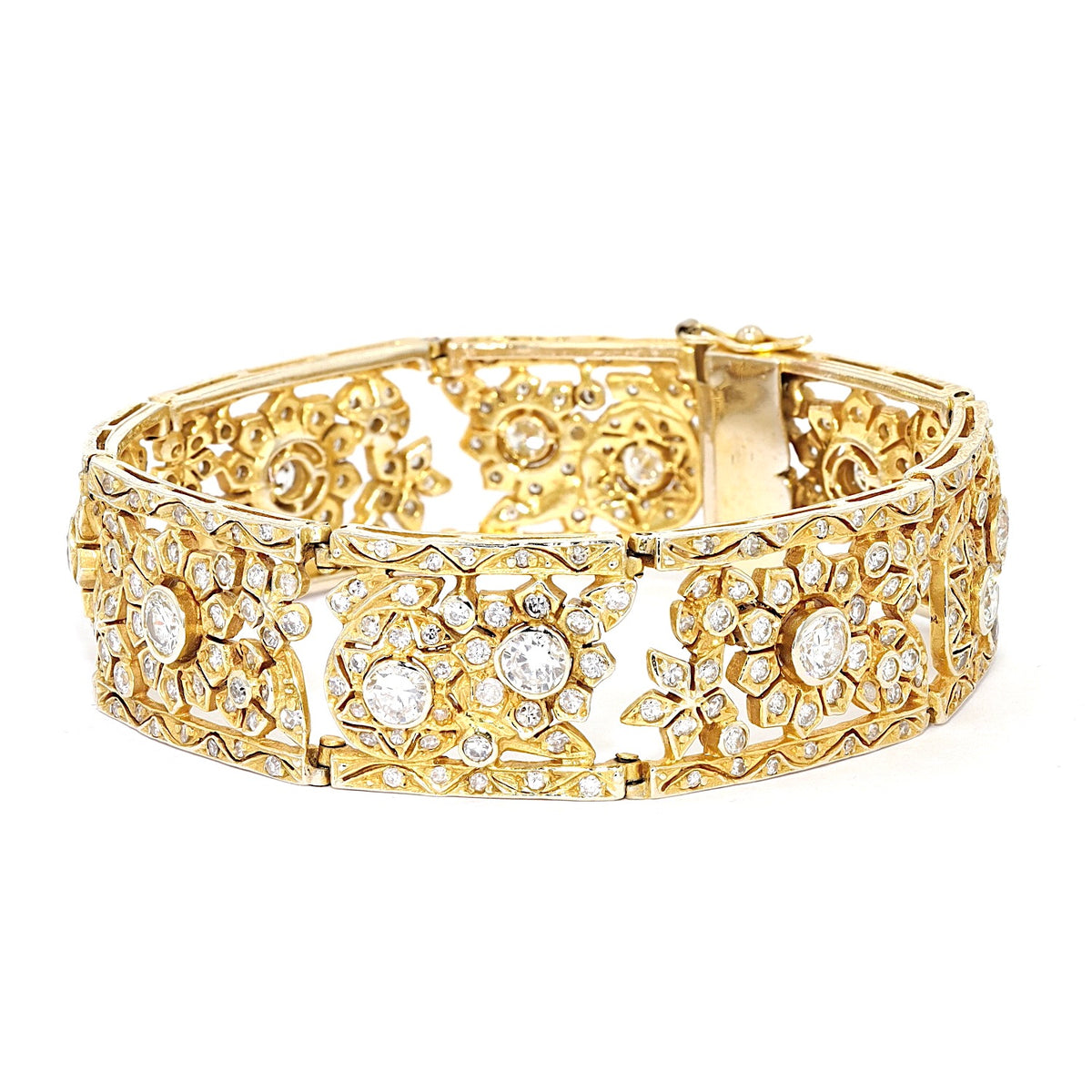Armband in 585er Gelbgold mit insgesamt ca. 6,2 ct  Brillanten und Diamanten, liegend links gedreht