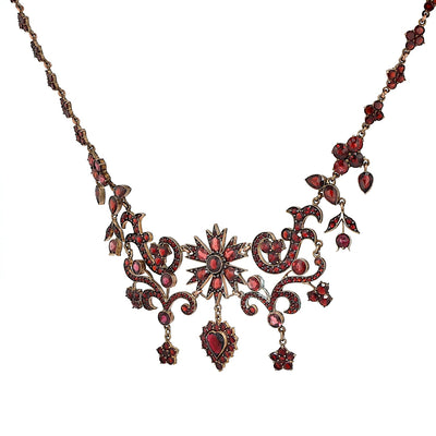 Granatcollier um 1900 aus Tombak, vergoldet, vergoldet, hängend links gedreht