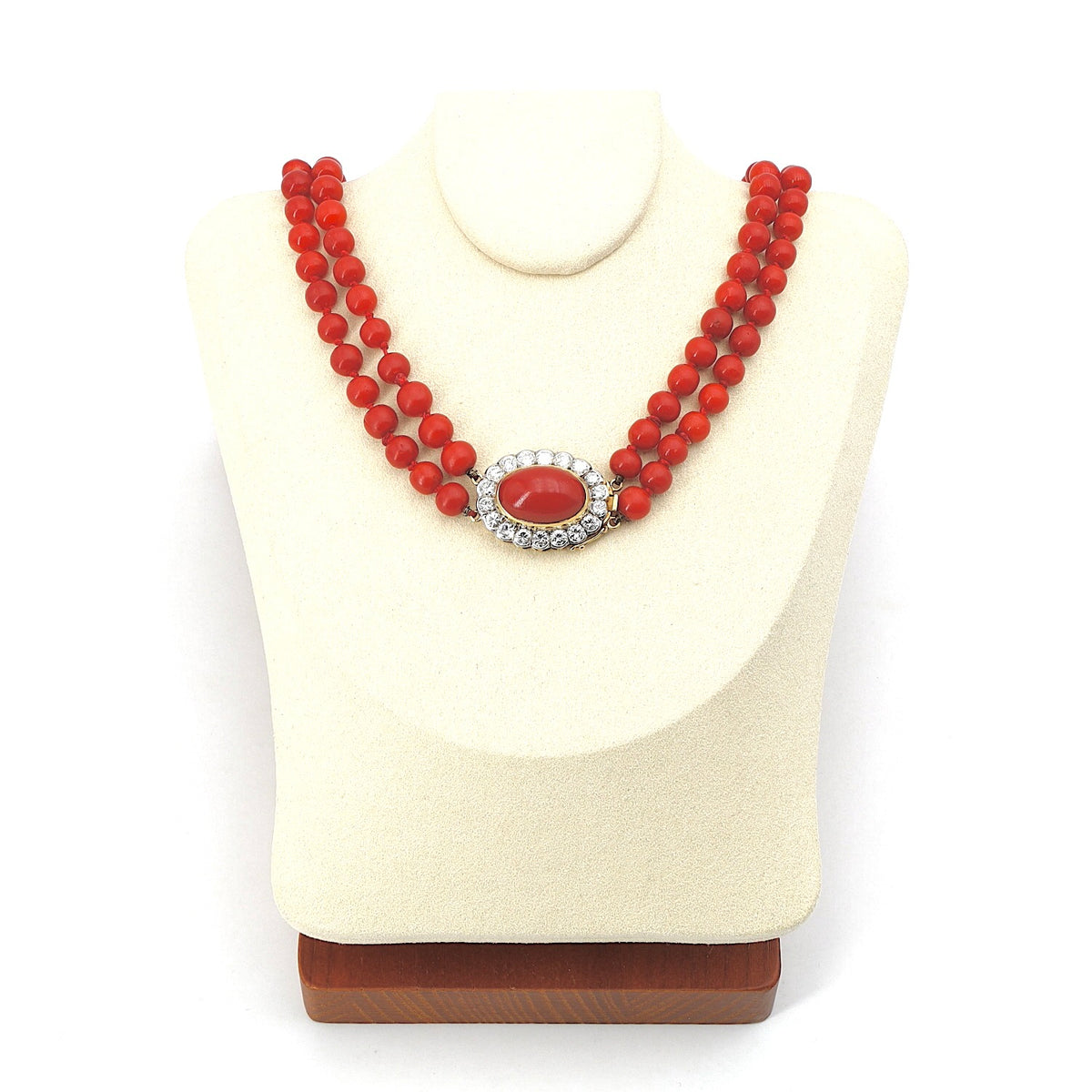 Vintage Collier mit Edelkorallen und einem Schloss aus 750er Gelbgold mit insgesamt ca. 1,8 ct Brillanten, an der Büste