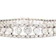 Belle Epoque Armband, Tennisarmband aus Platin mit insgesamt ca. 6,1 ct Diamanten, Nahaufnahme liegend frontal
