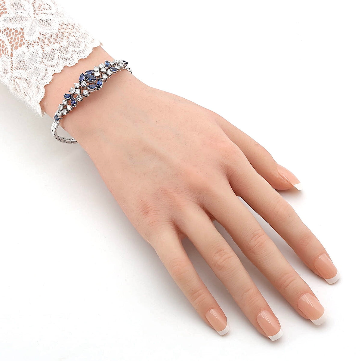 Exklusives Vintage Armband um 1970 in 750er Weißgold mit blauen Saphiren und ca. 2,0 ct Brillanten