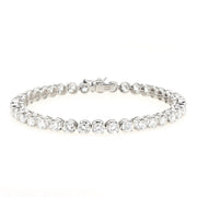 Luxuriöses Tennisarmband in 750er Weißgold mit insgesamt ca. 7,5 ct Brillanten, geschlossen frontal
