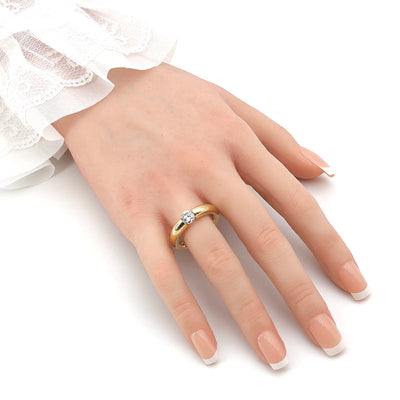 Niessing Spannring in 750er Gelbgold mit einem Brillanten ca. 1,0 ct, an einer künstlichen Hand