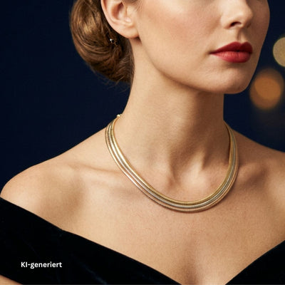 Vintage Collier um diem 1960er-Jahre in 750er Tricolor-Gold, am Hals einer KI-generierten Frau aus den 1960er Jahren in Abendgarderobe